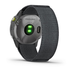 Enduro™ (acier inoxydable avec bracelet UltraFit en nylon gris)