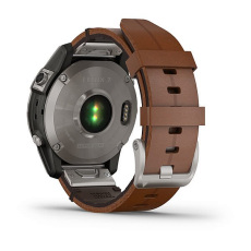 fēnix® 7 – Sapphire Solar Edition (Titane avec bracelet en cuir marron)